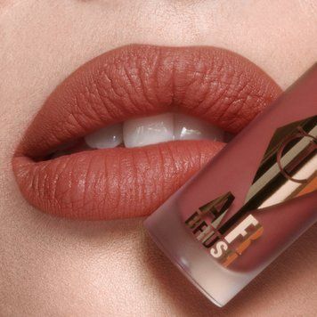 Помада Charlotte Tilbury Airbrush Flawless Lip Blur Honey Blur 2303450258 фото